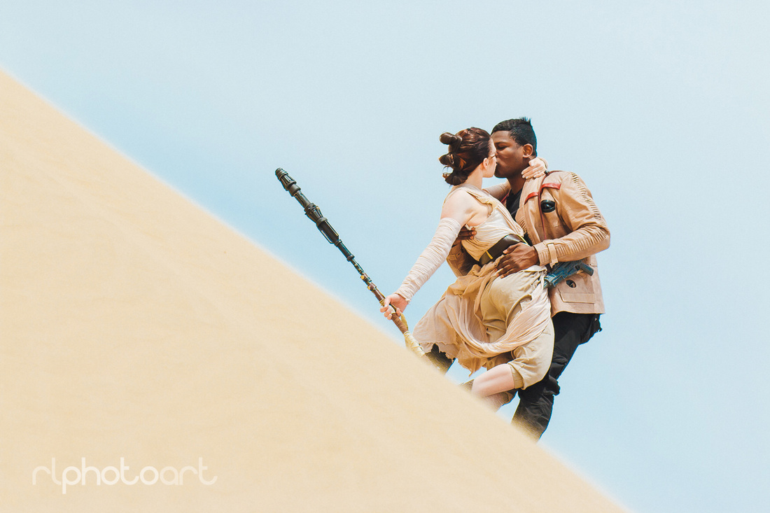 finn_and_rey_kissing_star_wars.jpg